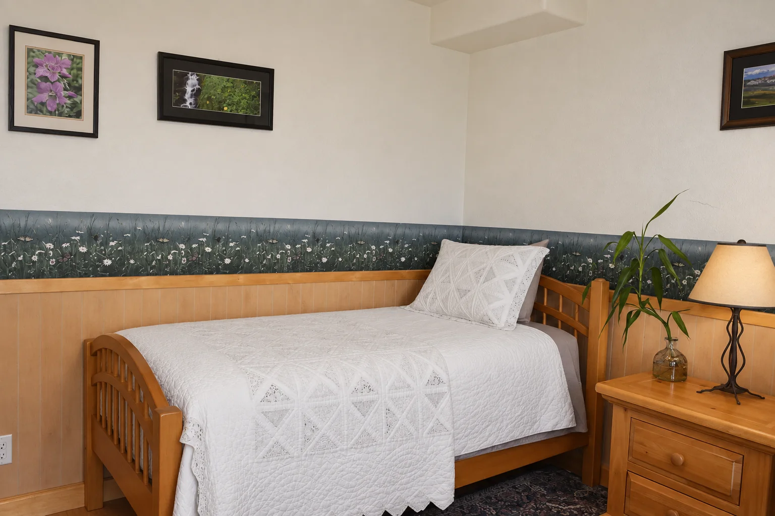 Twin bed in Victorian Room